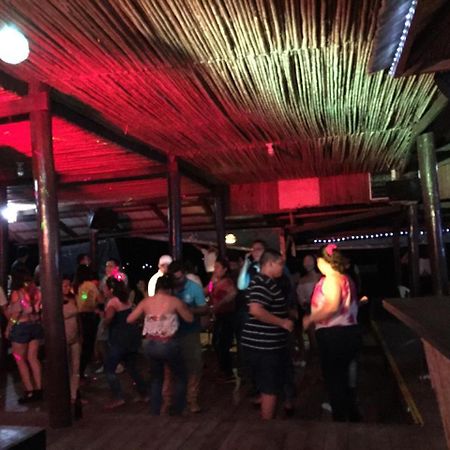 Hotel Y Restaurante Backpackers Rio Dulce Exterior photo