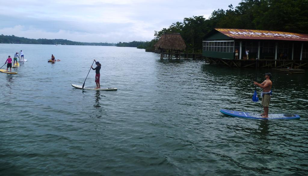 Hotel Y Restaurante Backpackers Rio Dulce Exterior photo